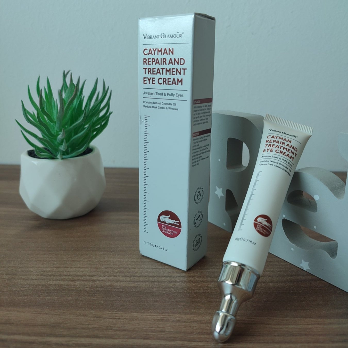 Crema contorno occhi: effetto lifting in 2 minuti
